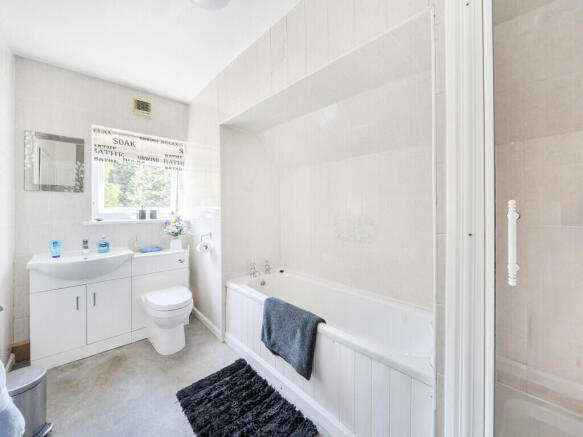 4 bed Detached for sale Image 8