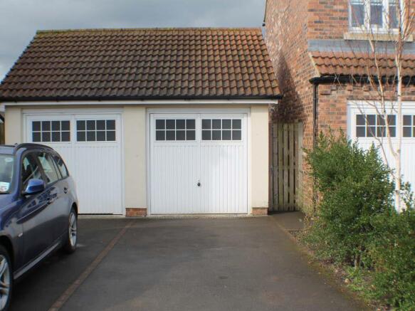GARAGE & DRIVEWAY
