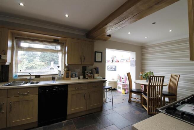 Kitchen 2 (2).jpg