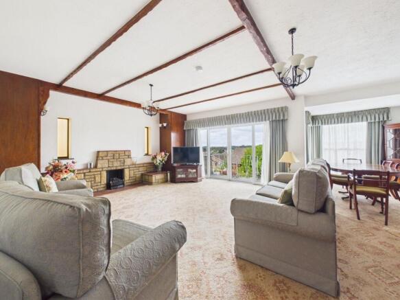 Lounge/Dining Room