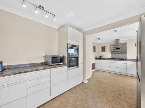 3 bed Detached for sale Image 6