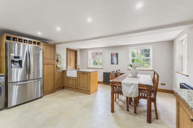 4 bed Detached for sale Image 11