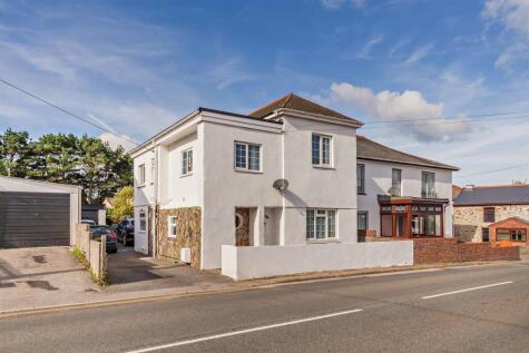 Station Road, Pool