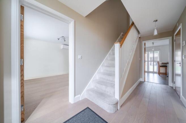 5 bed Detached to rent Image 12