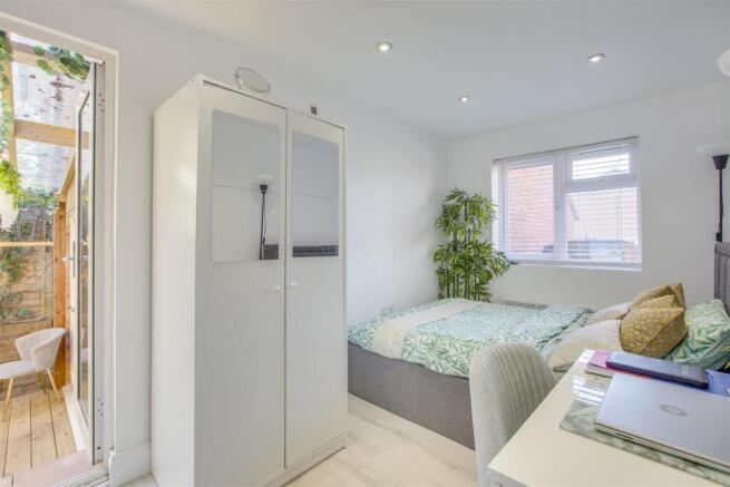 65 Nicholas Gardens, HP13 6JG-11.jpg