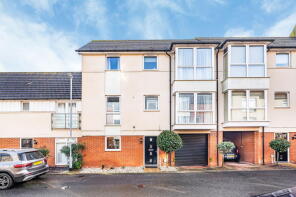 17, Montfort Drive, Great Baddow, Chelmsford CM2 9FN