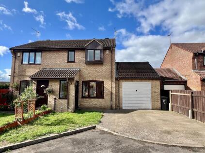 Luttrell Close, Taunton - NO onward chain!