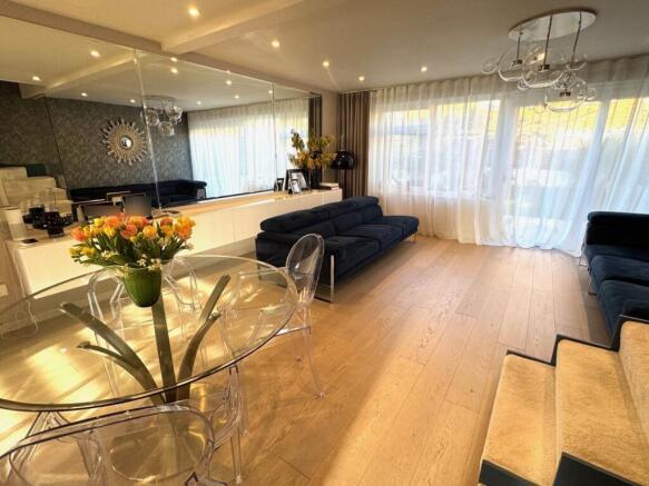 Lounge Left