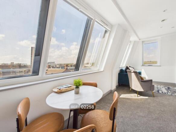 2 bed Apartment to rent Image 4