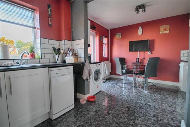 KITCHEN/BREAKFAST ROOM