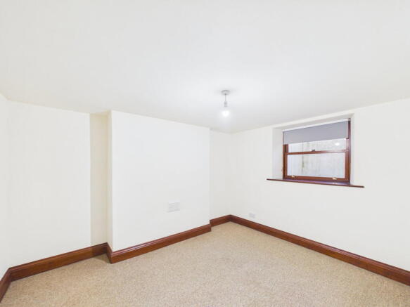 6 bed Town House for sale Image 9