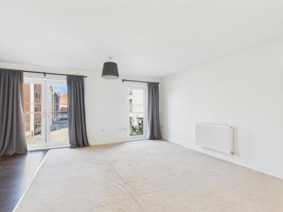 CAM01721G0-PR0085-STILL006