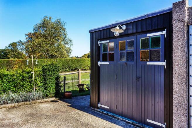 house. estate agency Frensham 7 The Grange