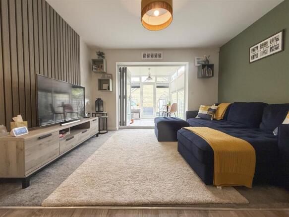 LOUNGE AREA