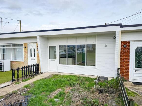 1-bed house on Rose Gardens, Seawick, St. Osyth, £45,000