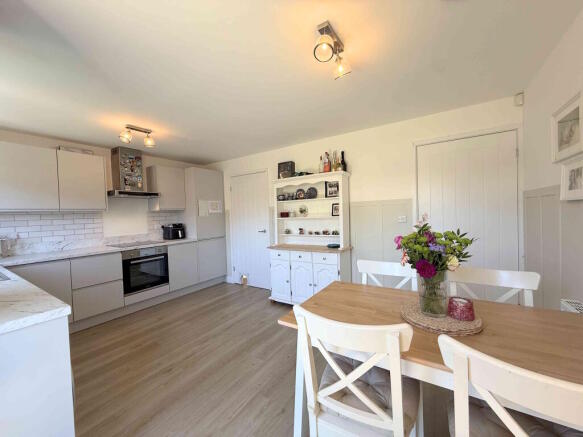 3 bed Semi-Detached for sale Image 8
