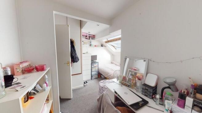 4 bed Terraced to rent Image 7