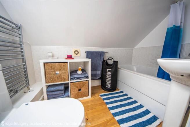 TOP FLOOR BATHROOM