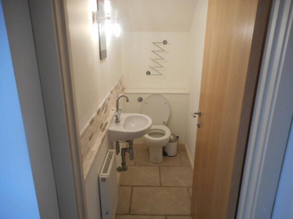 GUEST CLOAKROOM