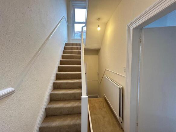 2 bed Maisonette to rent Image 7
