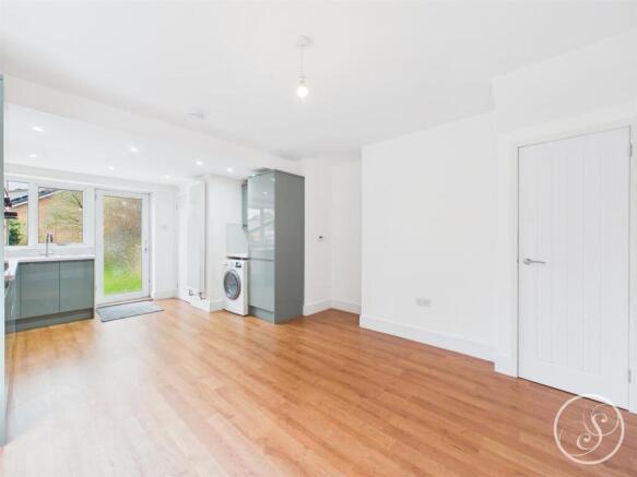 3 bed Semi-Detached to rent Image 6