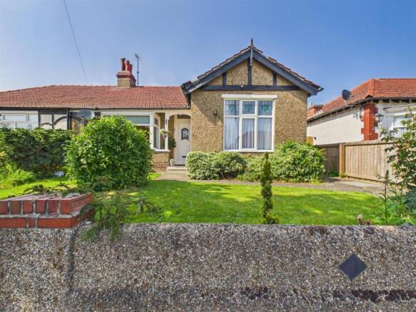 3 bed Semi-Detached Bungalow for sale Image 11