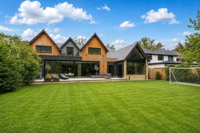 6 bed Detached for sale Image 4