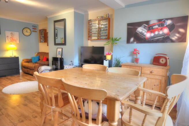 Lounge/Dining Room