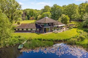 The Tileries, Heath Lane, Ewshot, Farnham GU10 5AW