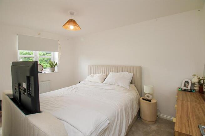 4 bed Detached for sale Image 8