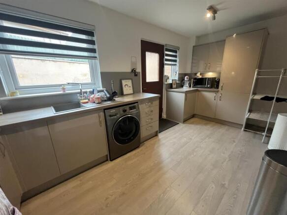 KITCHEN / DINER
