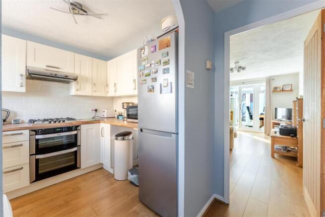A beautifully presented end of terrace home located close to amenities / transport links in Locking Castle, Weston-super photo 4