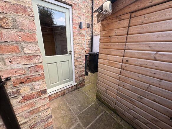 3 bed Terraced to rent Image 12