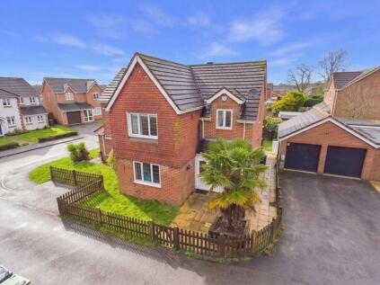 De Burgh Gardens, Tadworth, KT20