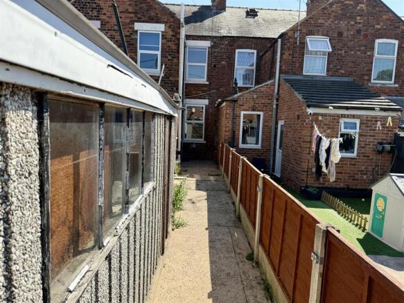 3 bed Terraced for sale Image 12