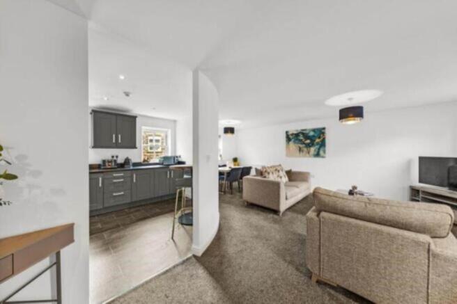 2 bed Apartment for sale Image 5