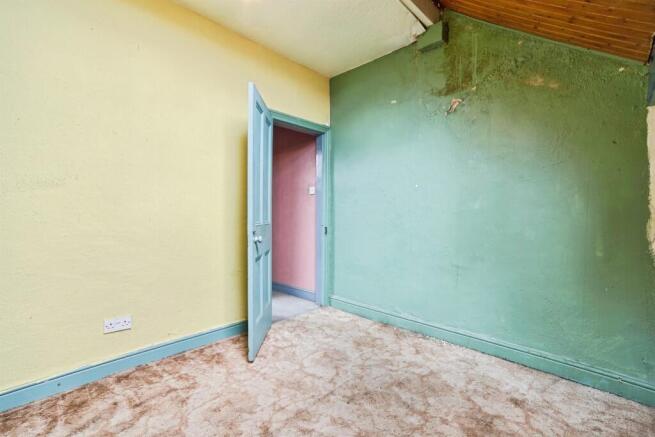 3 bed Terraced for sale Image 10