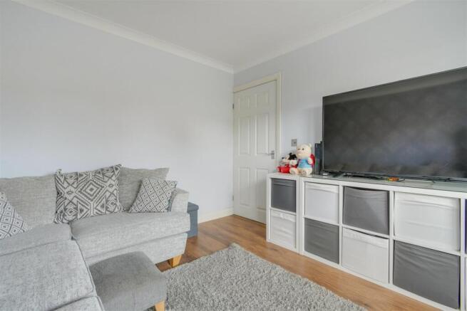 SNUG/DINING ROOM