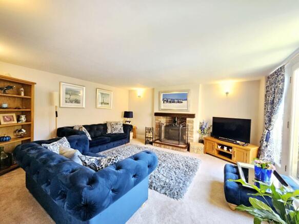 3 bed Semi-Detached for sale Image 7