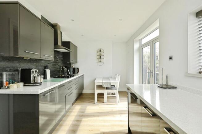 3 bed Semi-Detached for sale Image 5