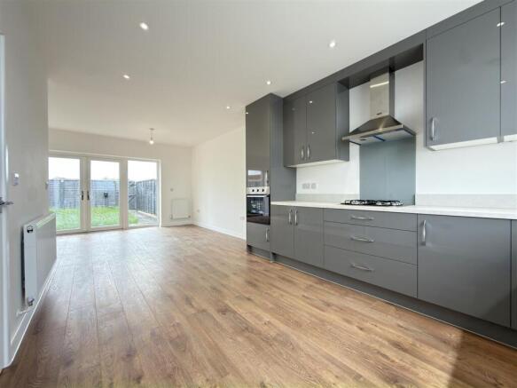 OPEN PLAN KITCHEN, DINING ROOM & LOUNGE