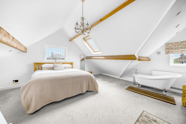 4 bed House for sale Image 12