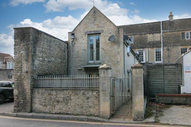 1-bed flat on High Street, Corsham, £180,000