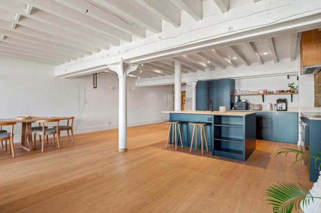 Kitchen/Dining Area