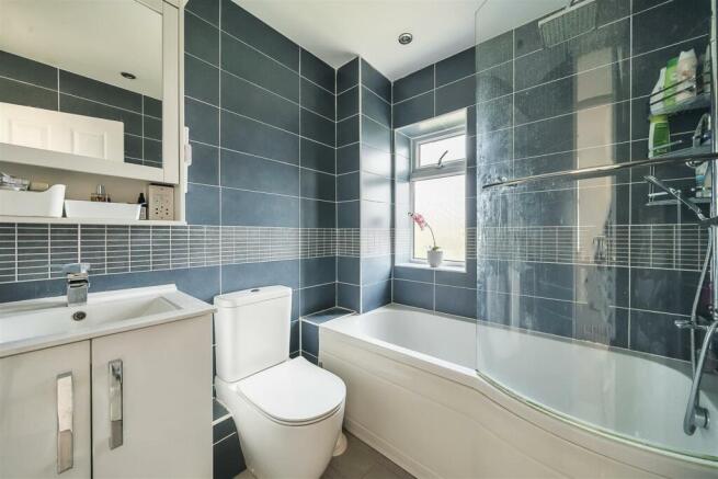 86 The Sale, Daventry