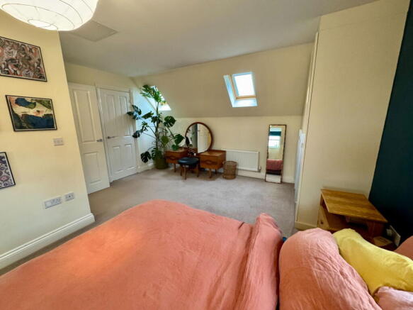 4 bed Semi-Detached for sale Image 10