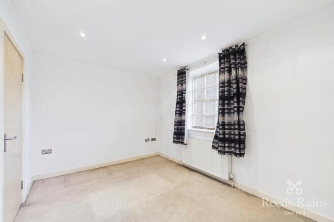 2 bed Apartment for sale Image 5