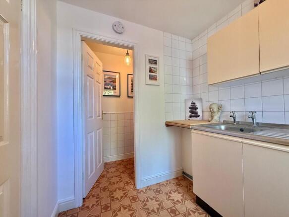 5 bed Semi-Detached for sale Image 11