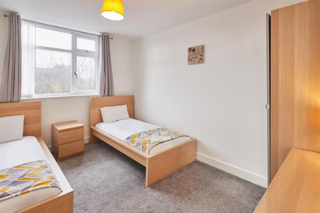 2 bed Apartment to rent Image 11