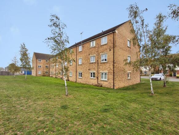 2-bed flat on Falcon Way, Falcon Court Falcon Way, PE10, £33,500
